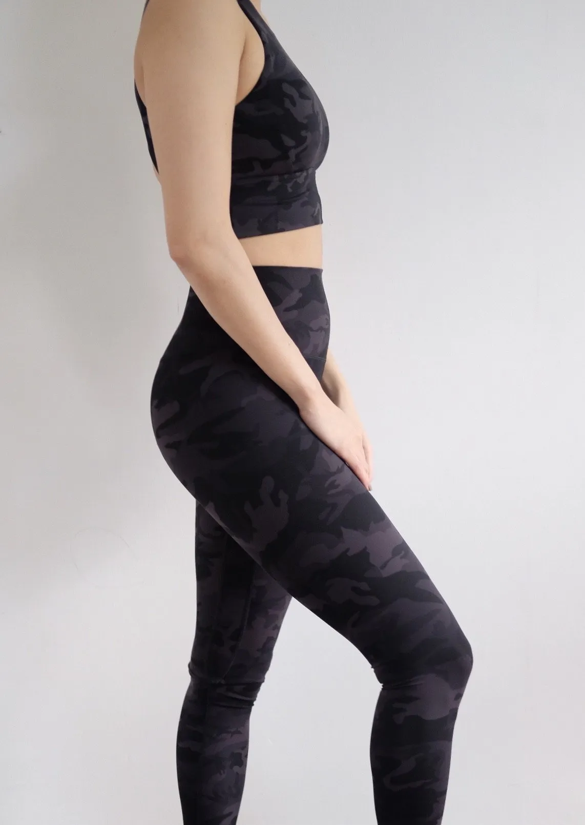 Easy Stretch 7/8 *Print Leggings in Camo Black