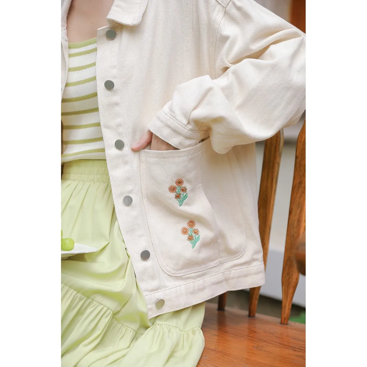 Pocket Flower Embroidery Loose Fit Washed Denim Jacket